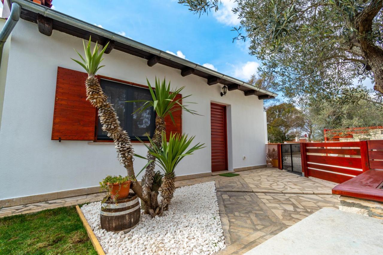 House 1119 Villa Muntic Exterior photo