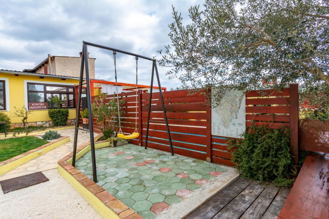 House 1119 Villa Muntic Exterior photo