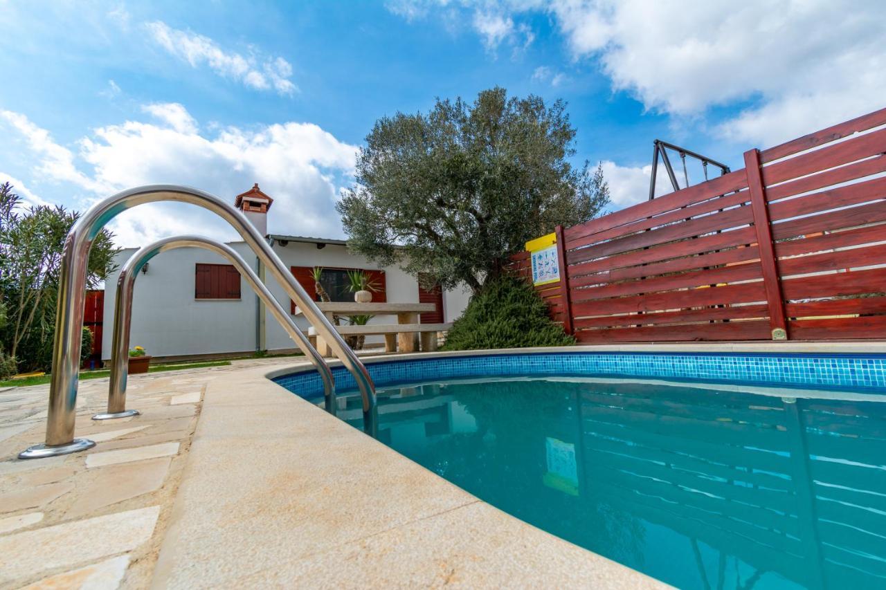 House 1119 Villa Muntic Exterior photo