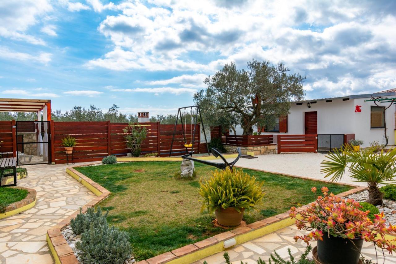 House 1119 Villa Muntic Exterior photo